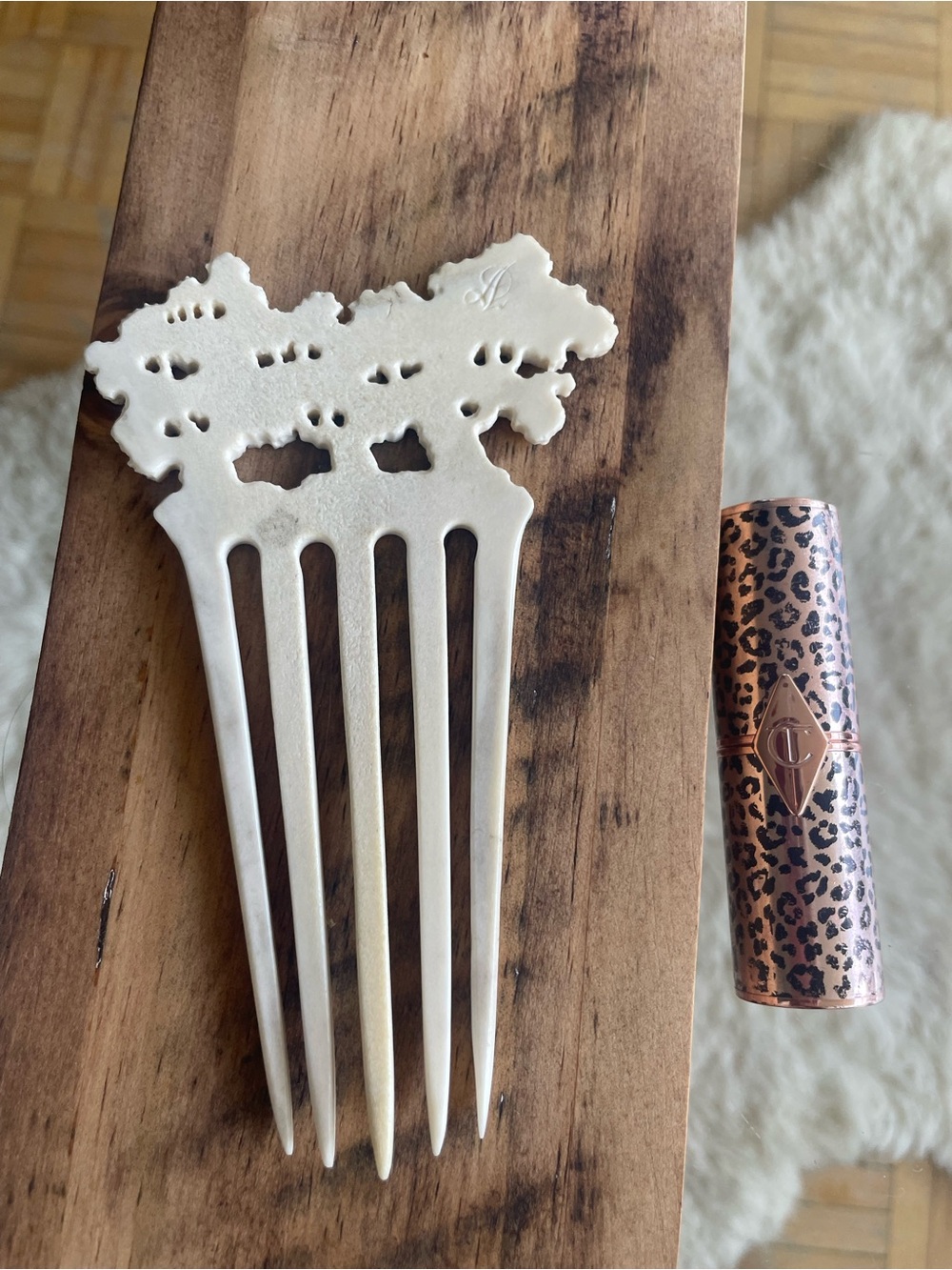 Vintage Signed Carved Bone Hair Comb – Intricate Openwork Design - Picture 4 of 5
